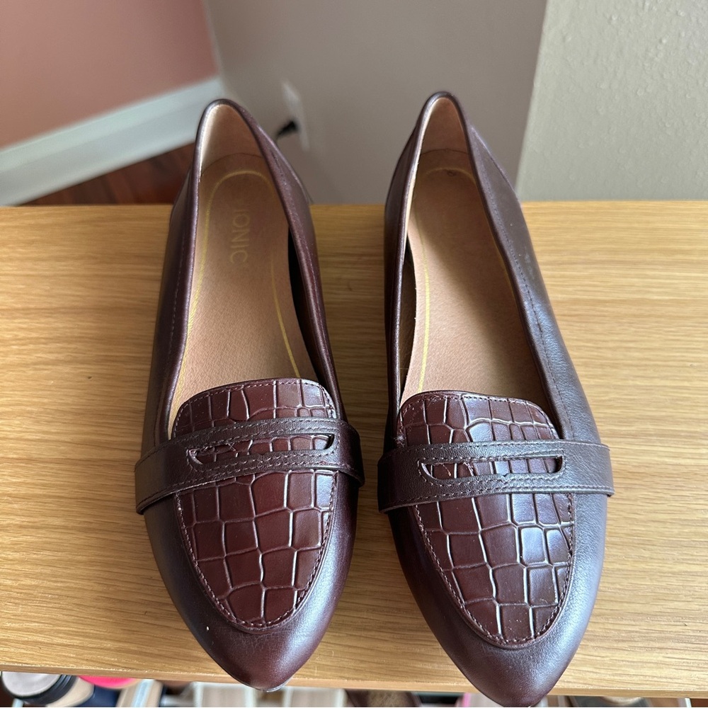 Vionic Croc Pattern Loafers NEW